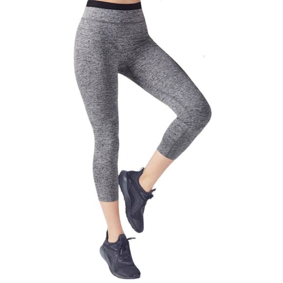 Fabletics Charcoal Heather Gray & Black Seamless Capri Leggings, Size Small - Picture 1 of 12